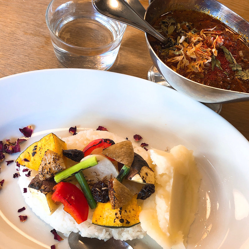 季節野菜とドライフルーツのカレー(LAND)