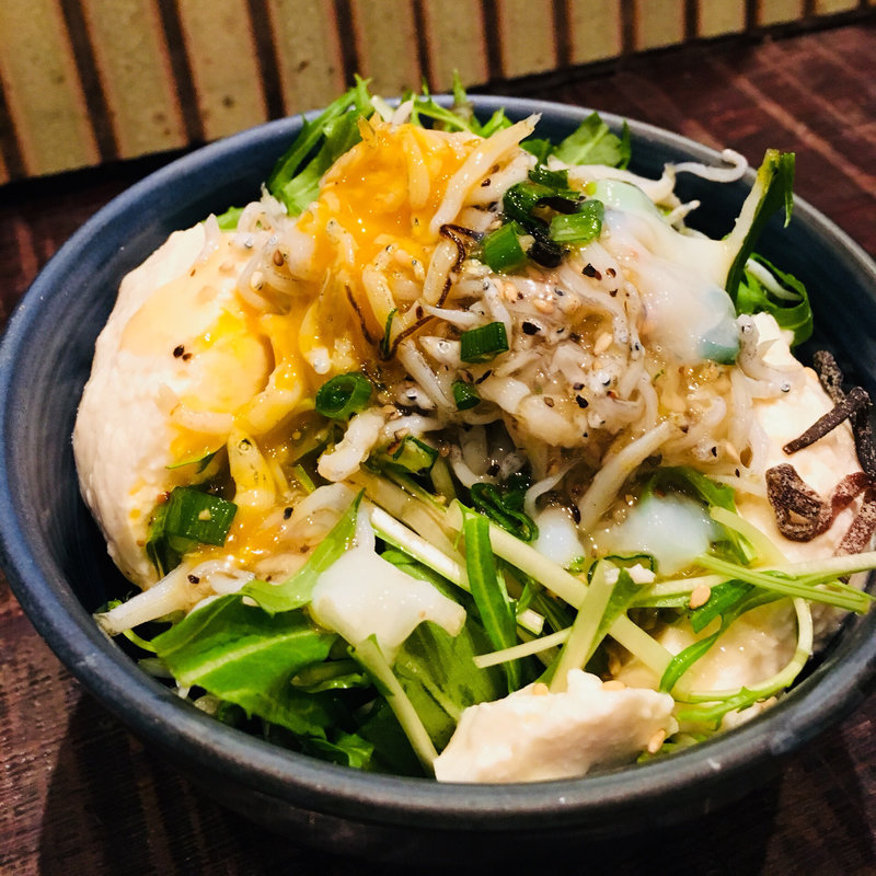 自家製豆腐とじゃこサラダ(煉 大宮店)