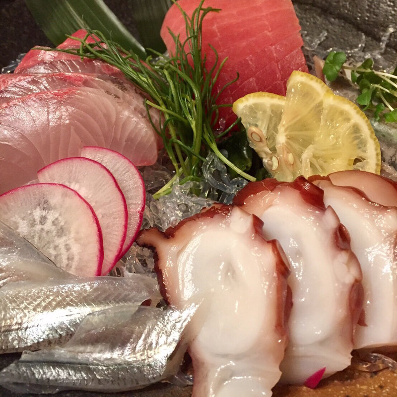 お刺身の盛り合わせ(鳥のぶ)