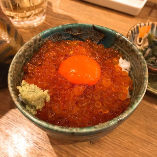 いくらと海鮮の玉子かけ丼(鯛之鯛 梅田店)