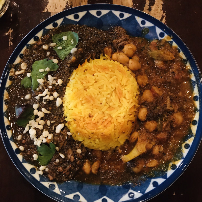 2種あいがけ(イカスミseaキーマ・しめじとブロッコリーの豆カリー)(バビルの塔 )