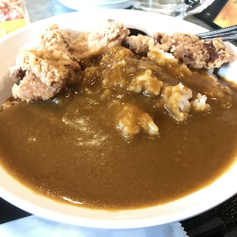 唐揚げカレー丼(梅田応援団 大分からあげと鉄板焼 勝男)