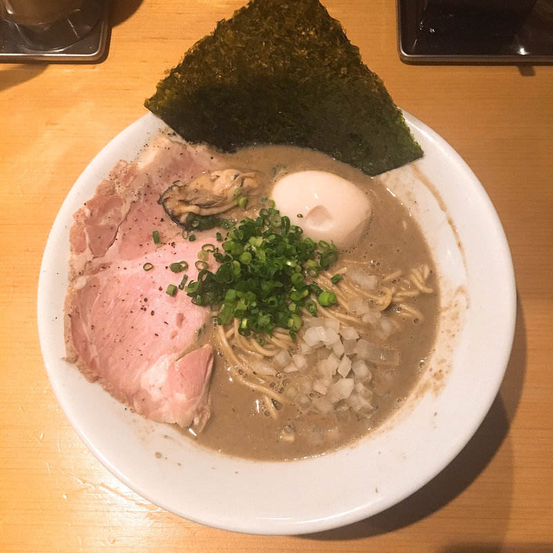 濃厚牡蠣煮干中華そば 味玉入り(麺屋 まほろ芭)