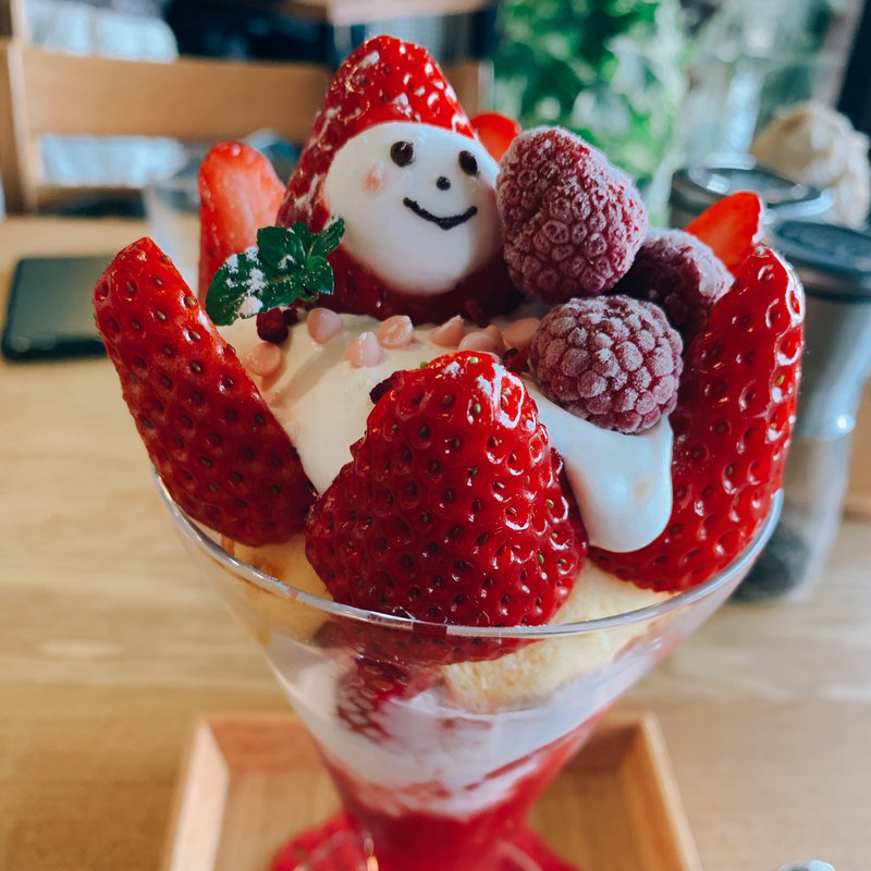 いちごパフェ(あいはなカフェ)