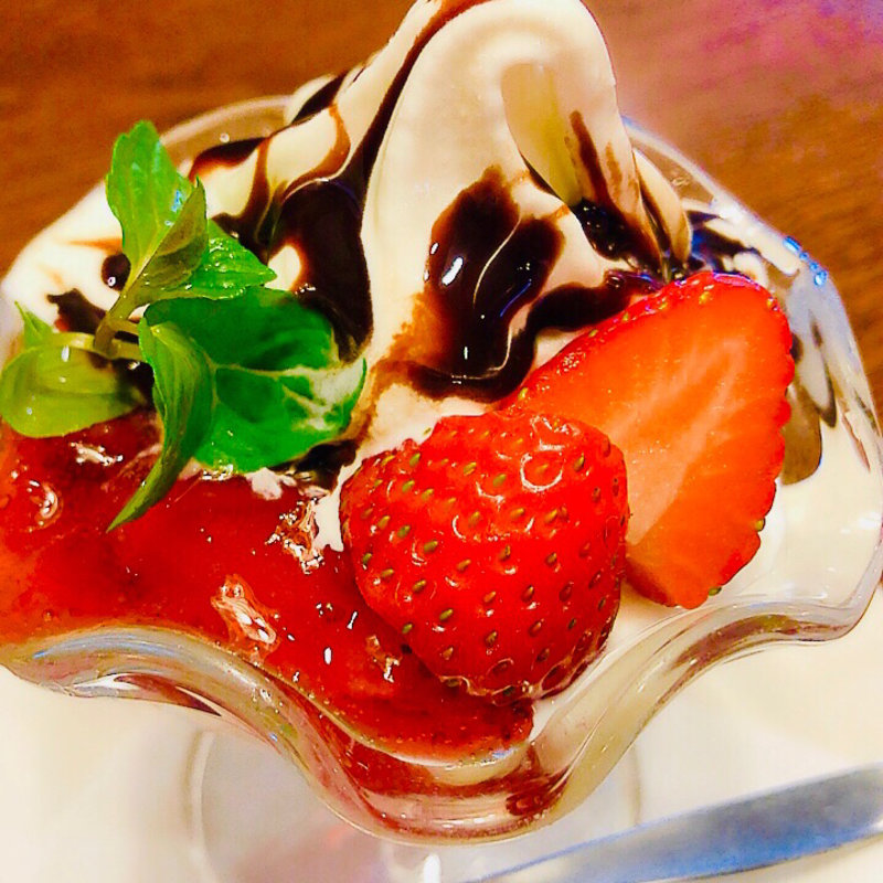 苺ヨーグルトパフェ(トマト＆オニオン 長岡店 )