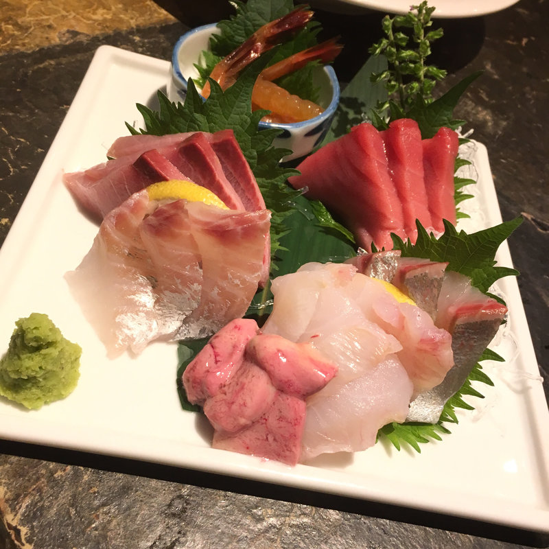 築地で料理長が吟味した新鮮ピチピチの『刺し盛り』(晴れのち晴れ)
