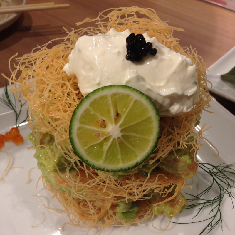 スモークサーモンとアボカドのミルフィーユ(俺のやきとり 銀座9丁目)