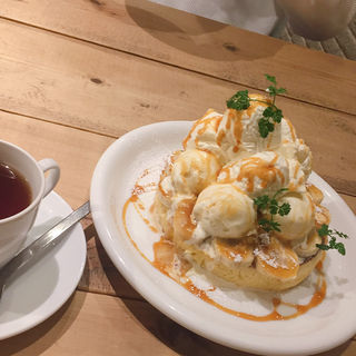 パンケーキ　バニラアイス,バナナ,チョコソース(カフェ アクイーユ 恵比寿)