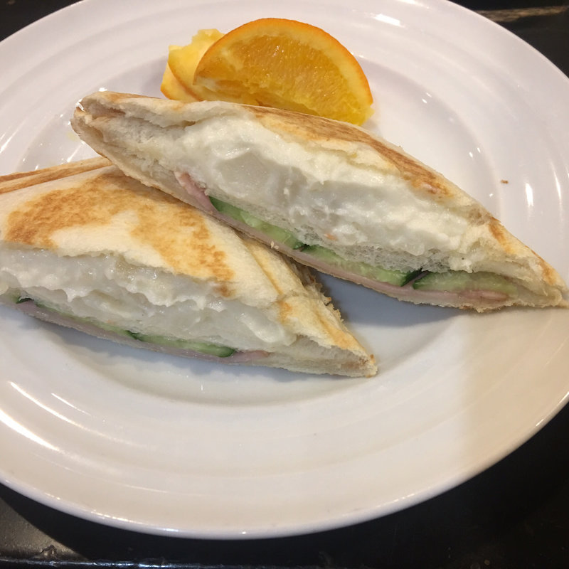 ホットサンド(ポテトサラダ)ドリンク付き(ベルヴィル（belle ville) ホワイティうめだ店)