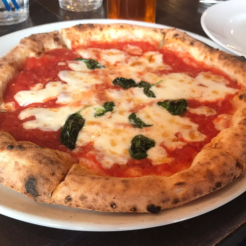 マルゲリータ（モッツァレラトマトソースバジリコ）(パラッツォ サン グスト)