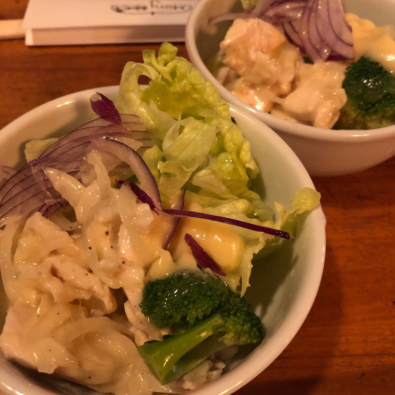 お通し(チキンサラダ)(ポピンズ)