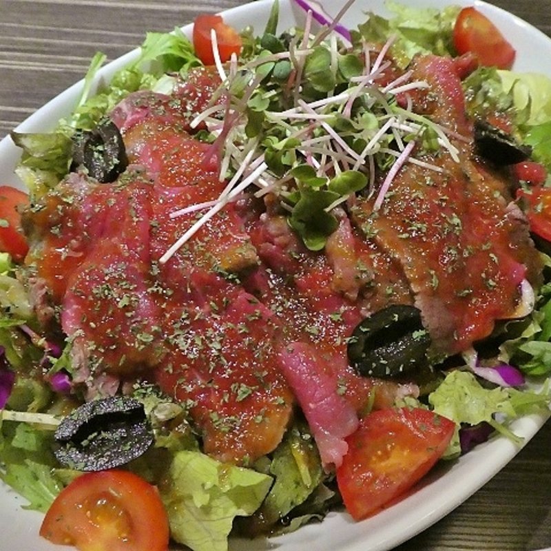 ローストビーフのサラダ(肉バル MEAT BOY N.Y 梅田大阪駅前店)