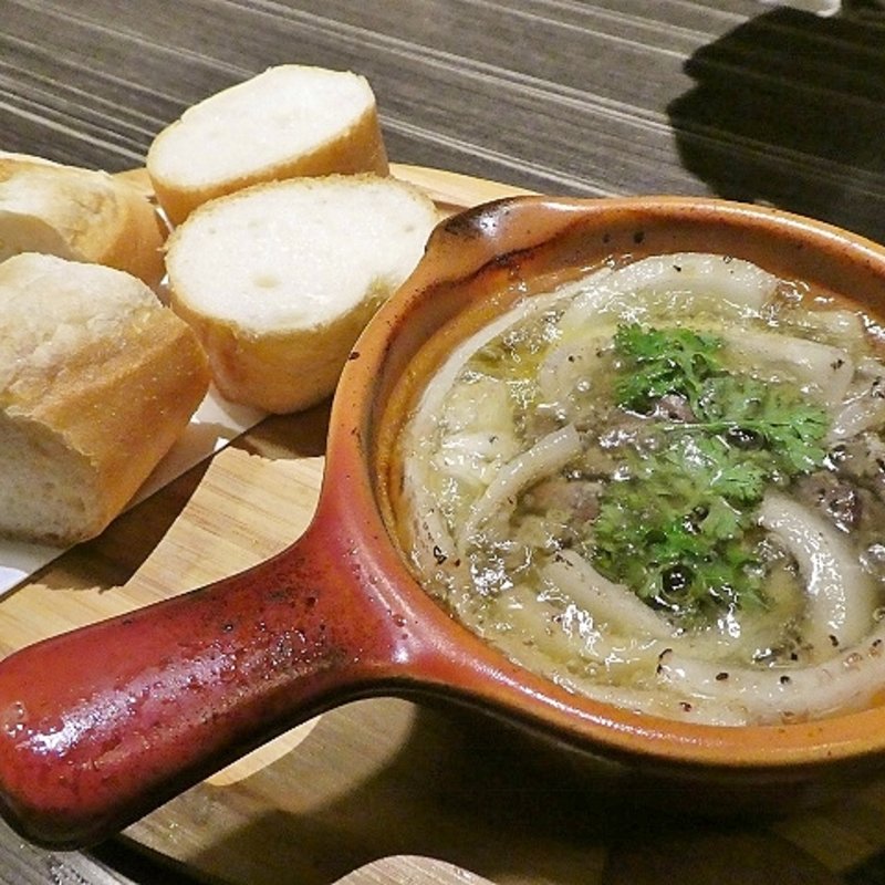 牛ハツとガーリックのアヒージョ(肉バル MEAT BOY N.Y 梅田大阪駅前店)