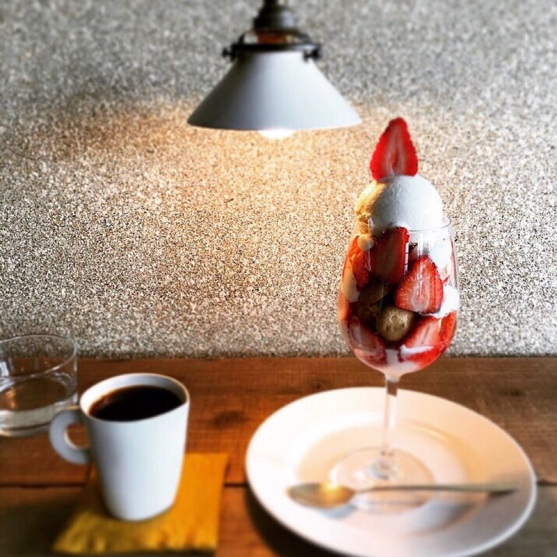 いちごのパフェ(テルツォ テンポ （terzo tempo）)