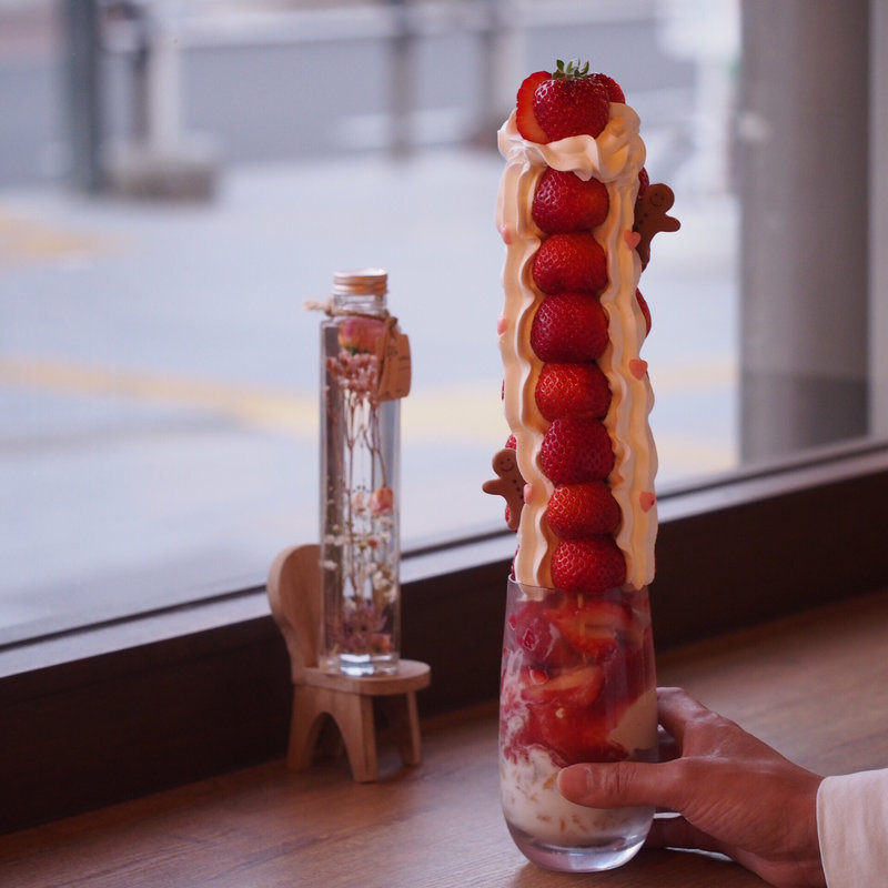 苺の山登りパフェ〜マウント富士〜(All Day Dining Hikari)