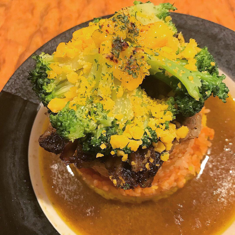 ビーフカレー+チェダー・ブロッコリー(curry and rice 幸正)