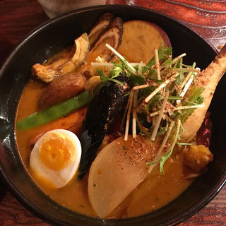 やわらかチキンレッグと季節の野菜カレー(スープカレー奥芝商店 駅前創成寺)