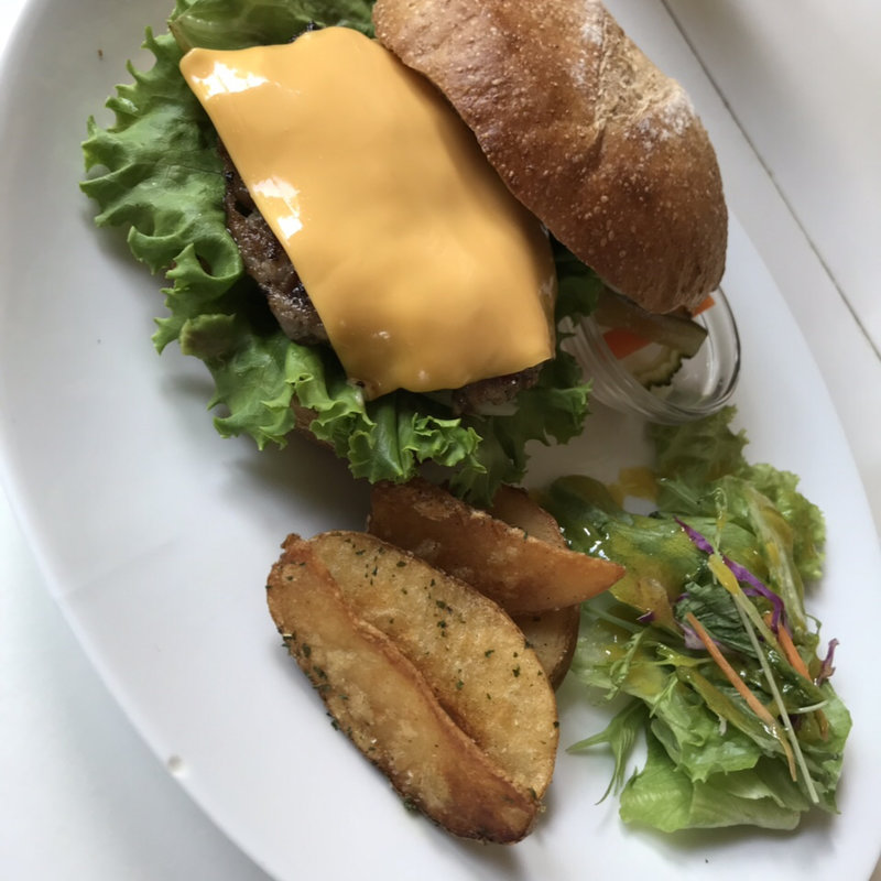 ウリウリ・ハンバーガー(ウリウリカフェ （UliUli Cafe）)