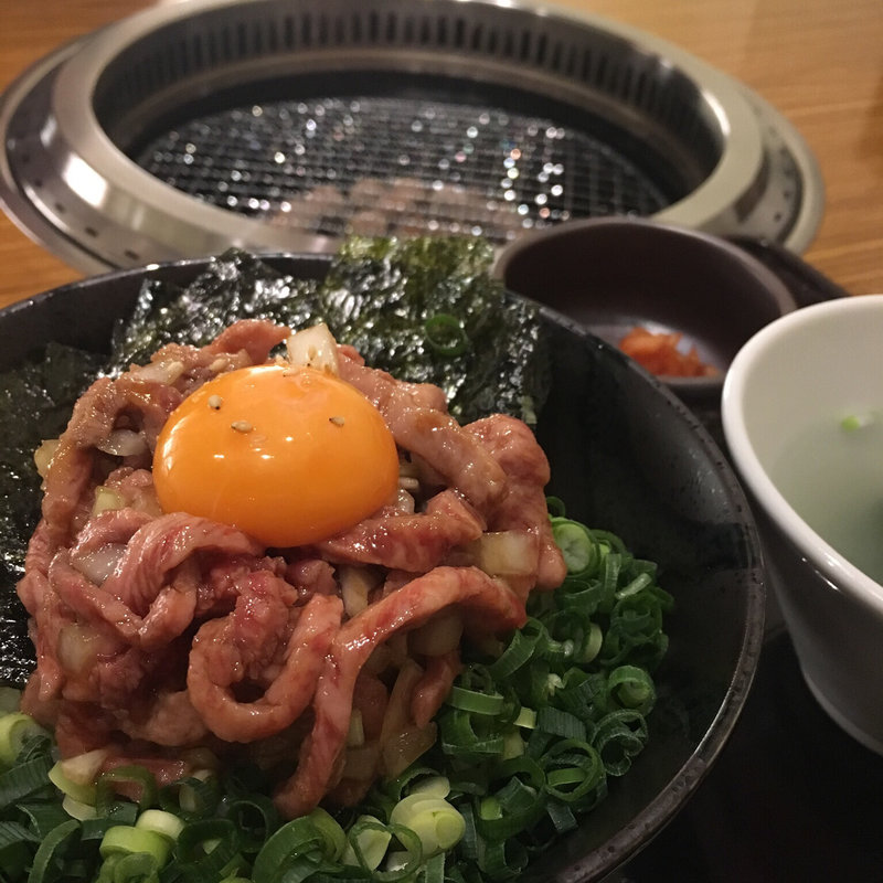 ローストビーフ丼(焼肉家 和 はなれ立川北口店)