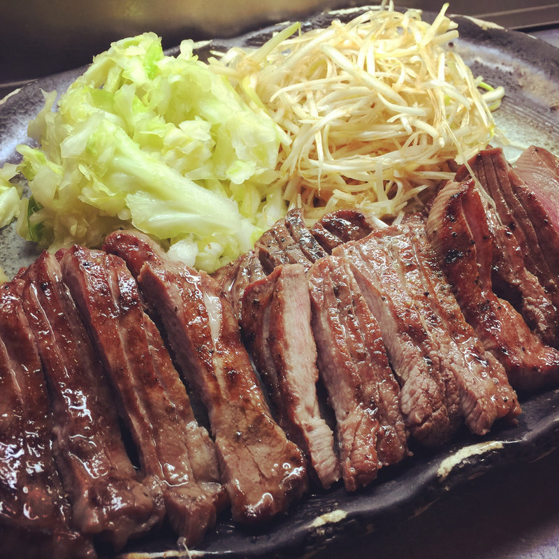 ぶつ切り牛タン焼き(焼味尽本舗 曽根崎総本店)