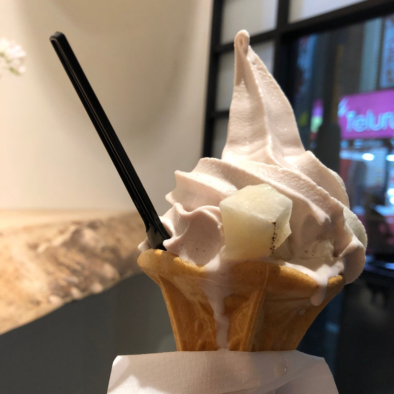 小豆×甘酒ミックスソフトクリーム(蜷尾家/NINAO 三軒茶屋店)