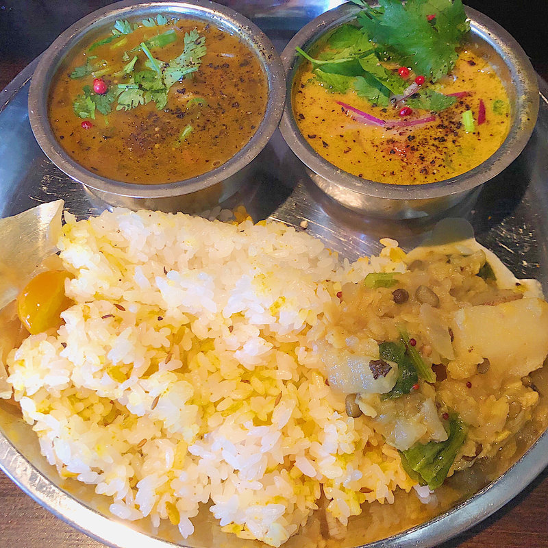 カレー2種盛り(チキン&牡蠣)(negombo33)