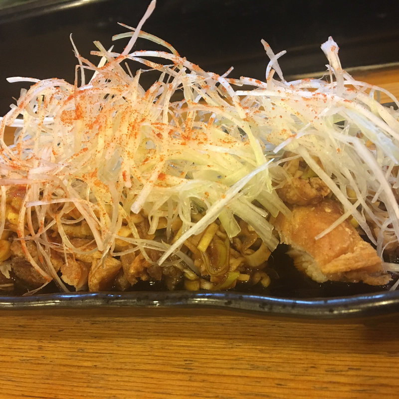 ねぎたっぷり油淋鶏(居酒屋ダイニングEBISU)