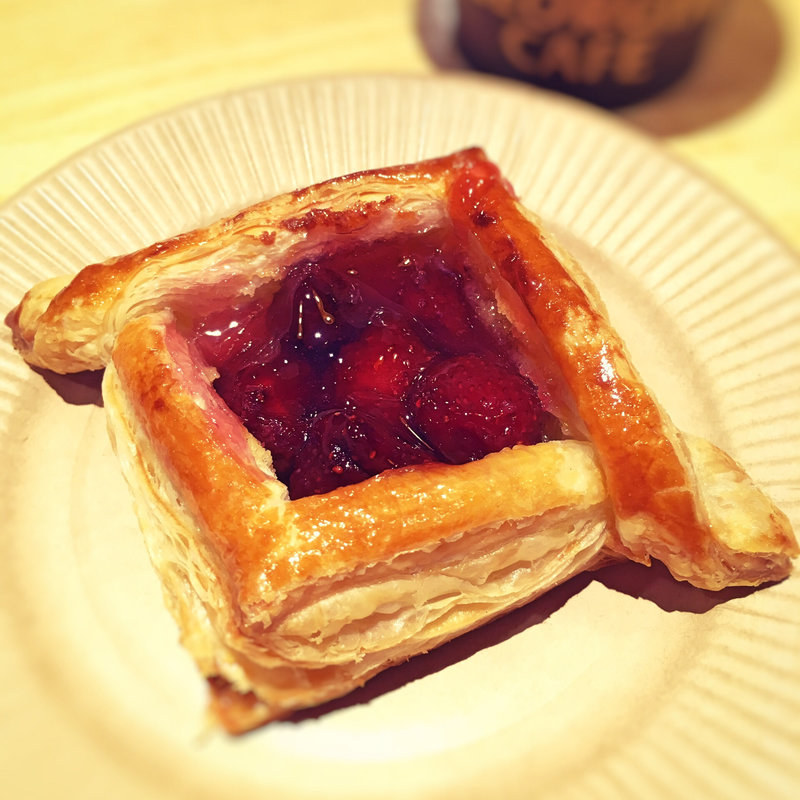 焼き立て苺パイ(ル プティパレ)