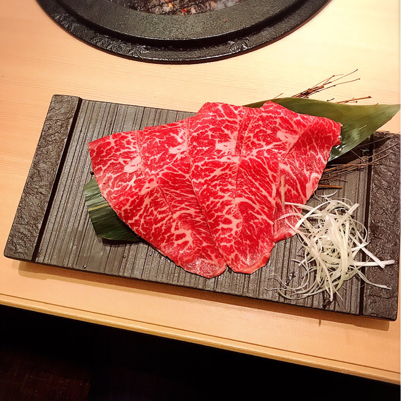 ミスジ牛の濃厚月見炙り(肉亭いちゆく)