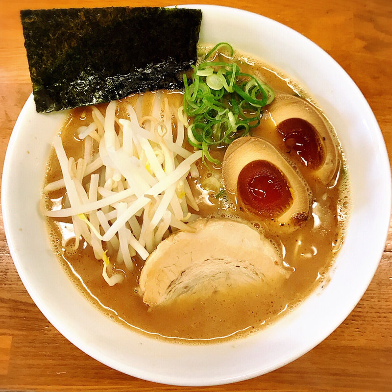 醤油とんこつ味玉らー麺(麺屋　一 （ICHI）)
