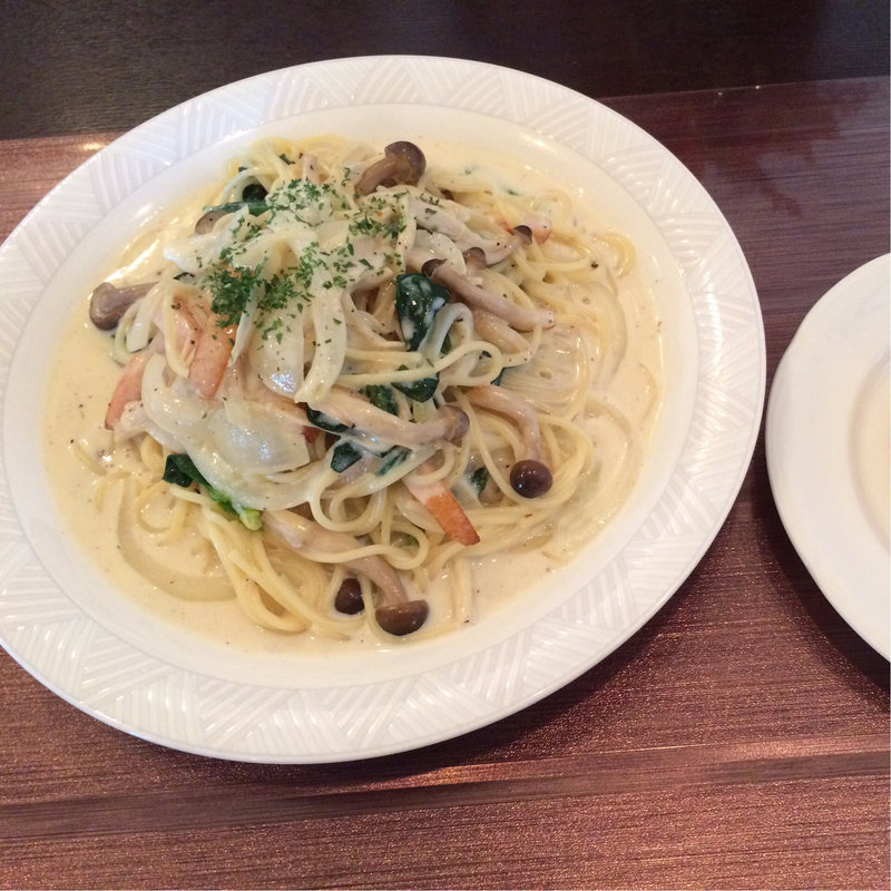 ベーコンときのこのクリームパスタ(ビストロ プリモ )