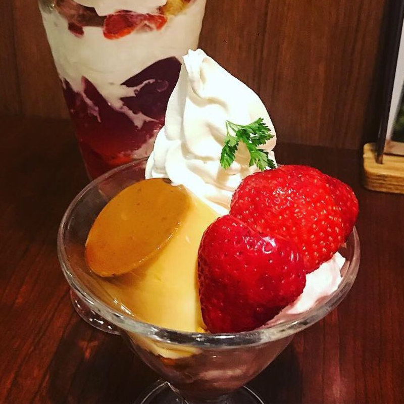 自家製プリンあまおう苺のサンデー(ジョナサン 稲田堤店)