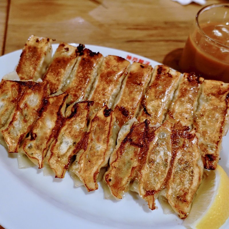 焼餃子+しそ餃子(神戸餃子 オレギョ ハービスENT店)