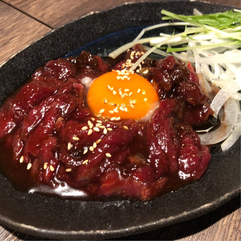 馬のユッケ(馬ござる)