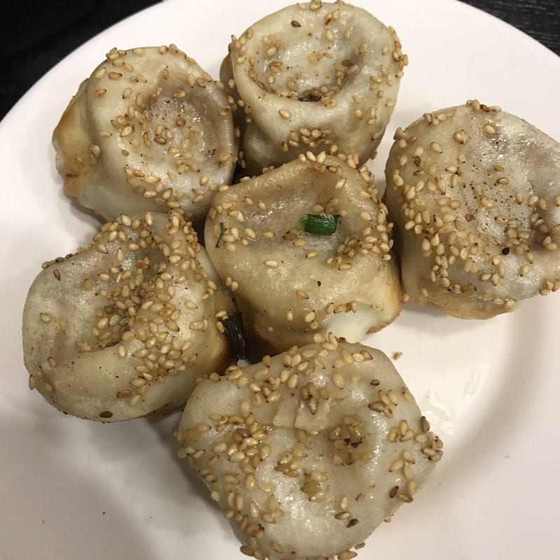 焼小籠包6個(永祥生煎館 （ヨォンシャアンシェンシェンクァン）)