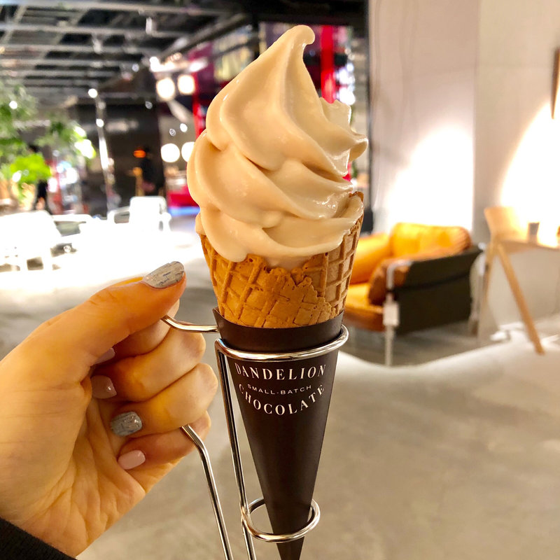 ニブミルクソフトクリーム(ダンデライオン・チョコレート Bean to Bar Lounge)