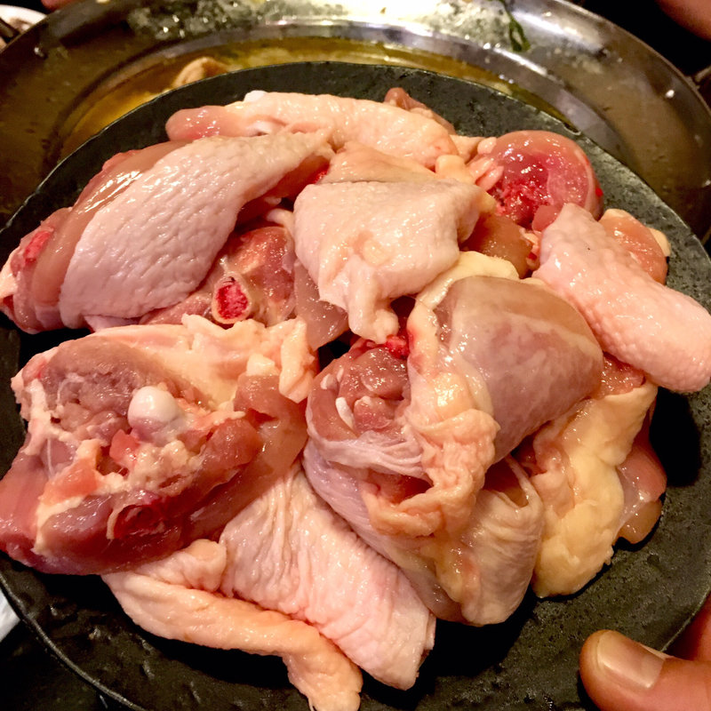 丸鳥鍋 追加 朝引きモモ肉(焼鳥はなび)