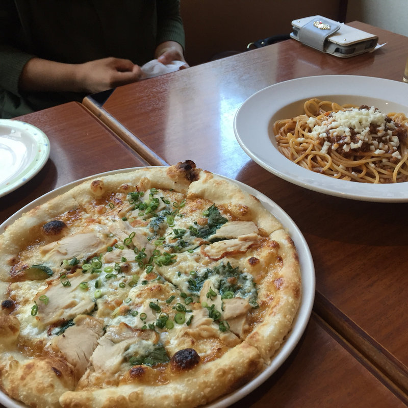 ピザ(ゆであげパスタ＆焼き上げピザ ラパウザ 茶屋町店)