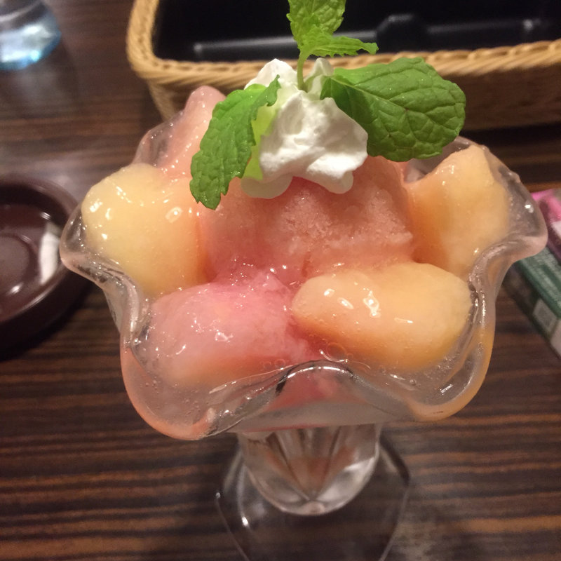 白桃パフェ(びっくりドンキー 梅田東店)