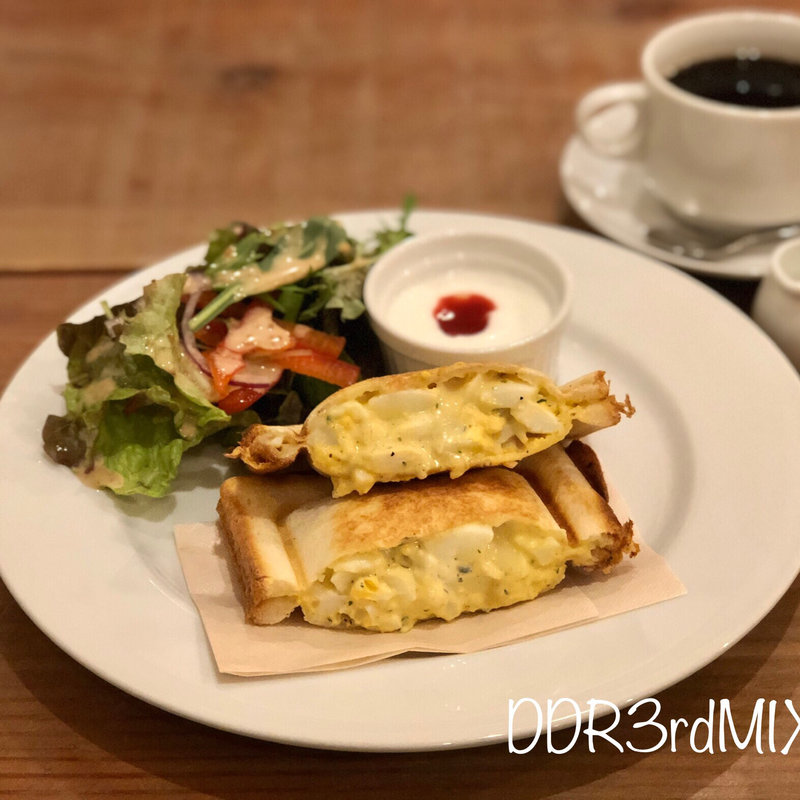 ホットサンドイッチ 玉子とチーズ(patisserie ＆ cafe drop （パティスリー アンド カフェ ドロップ）)