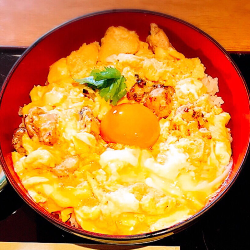 炭火焼親子丼（味噌汁香の物付き）(串焼　長右兵衛 （くしやきちょうべい【旧串屋 長右衛門】）)