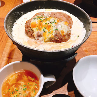 チーズフォンデュ風  ハンバーグドリア(神戸元町ドリア 東京ドームシティラクーア店)