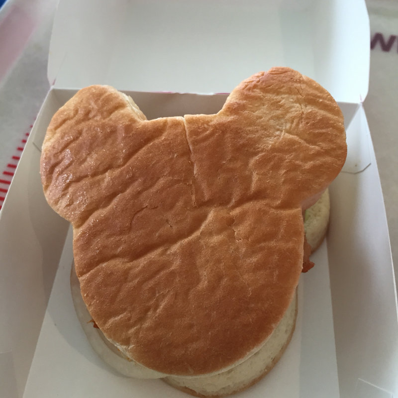 ミッキーブレッドサンド チーズ＆ビーフパティ(S.S.コロンビア・ダイニングルーム)