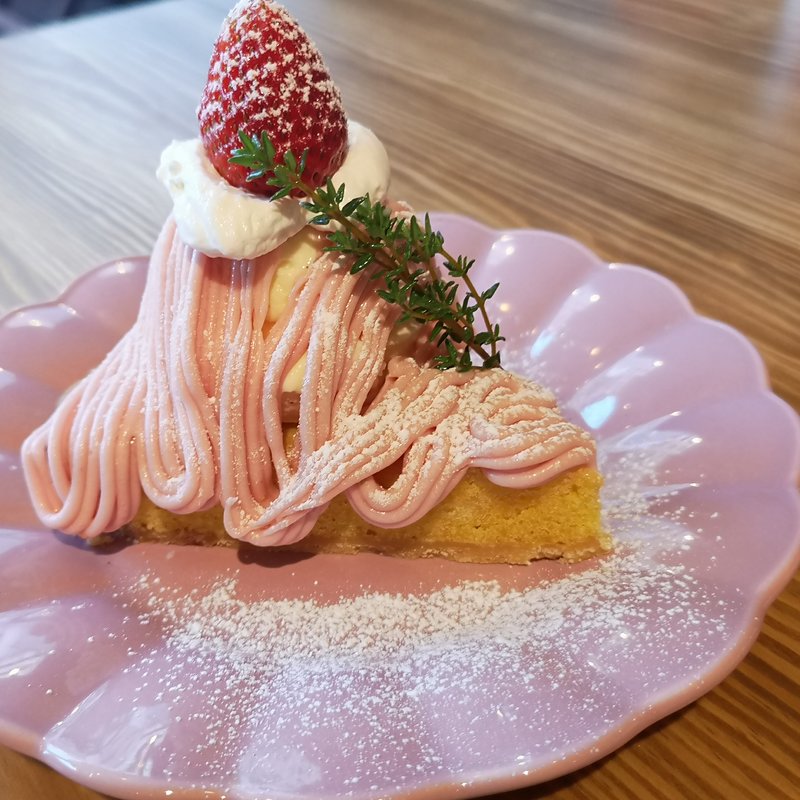 いちごのモンブランタルト(カフェ オランジュリー)
