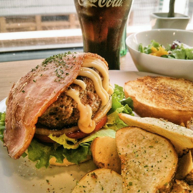 ベーコン・クアトロチーズ(グリルフクヨシ 神保町店 BURGERS CAFE GRILL FUKUYOSHI)