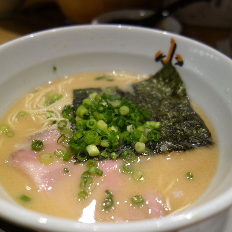 豚骨らーめん(博多うまかもん小野)