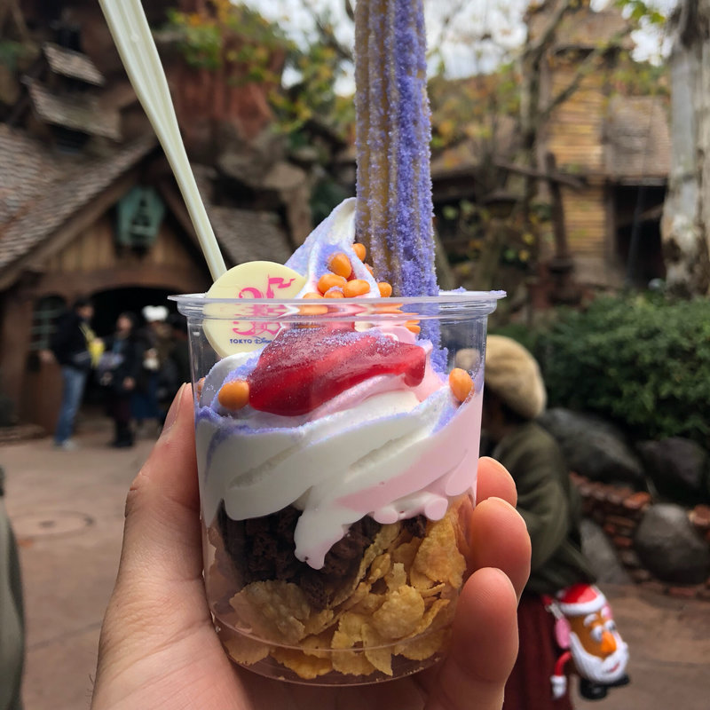 クリスマス クリッターサンデー (チュロス&ミックスソフトクリーム)(S.S.コロンビア・ダイニングルーム)