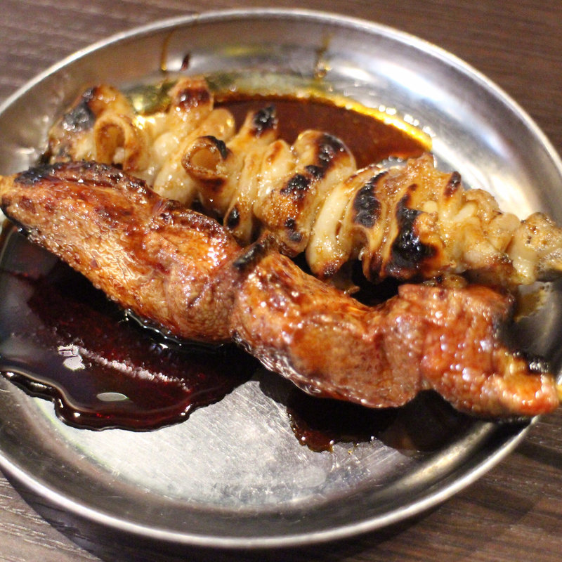 モツ串（豚レバー・シロ）(四文屋 すすきの駅前店)