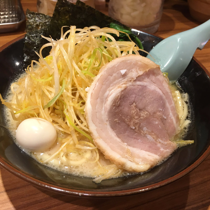 ネギラーメン 並(横浜家系ラーメン壱角家 品川港南口店)