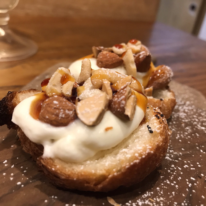 甘いブルスケッタ(カフェ&デリ クック)